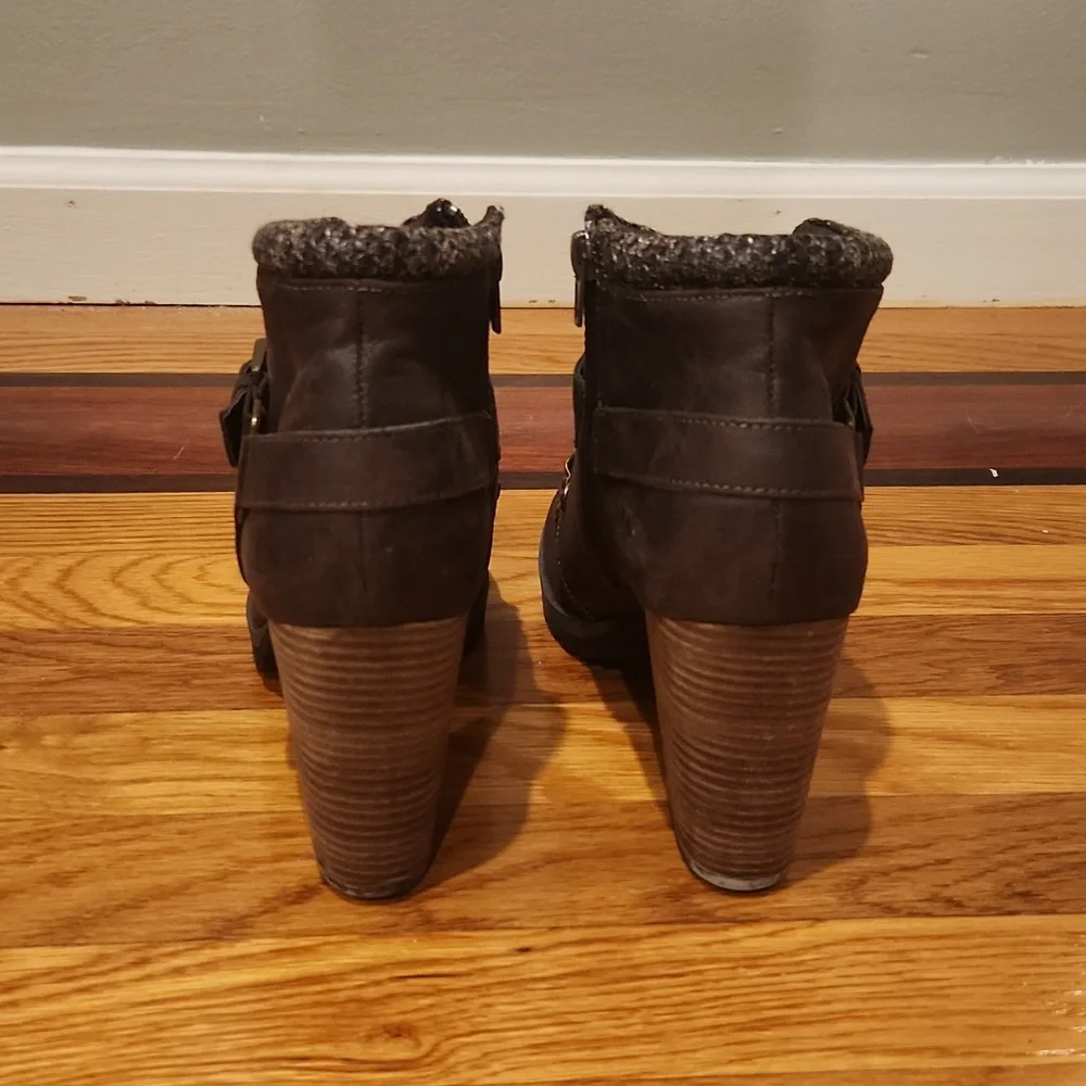 Booties - Picture 4 of 5